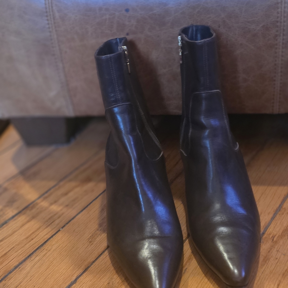 Women's Pointed Leather Ankle Booties - Dark Brown